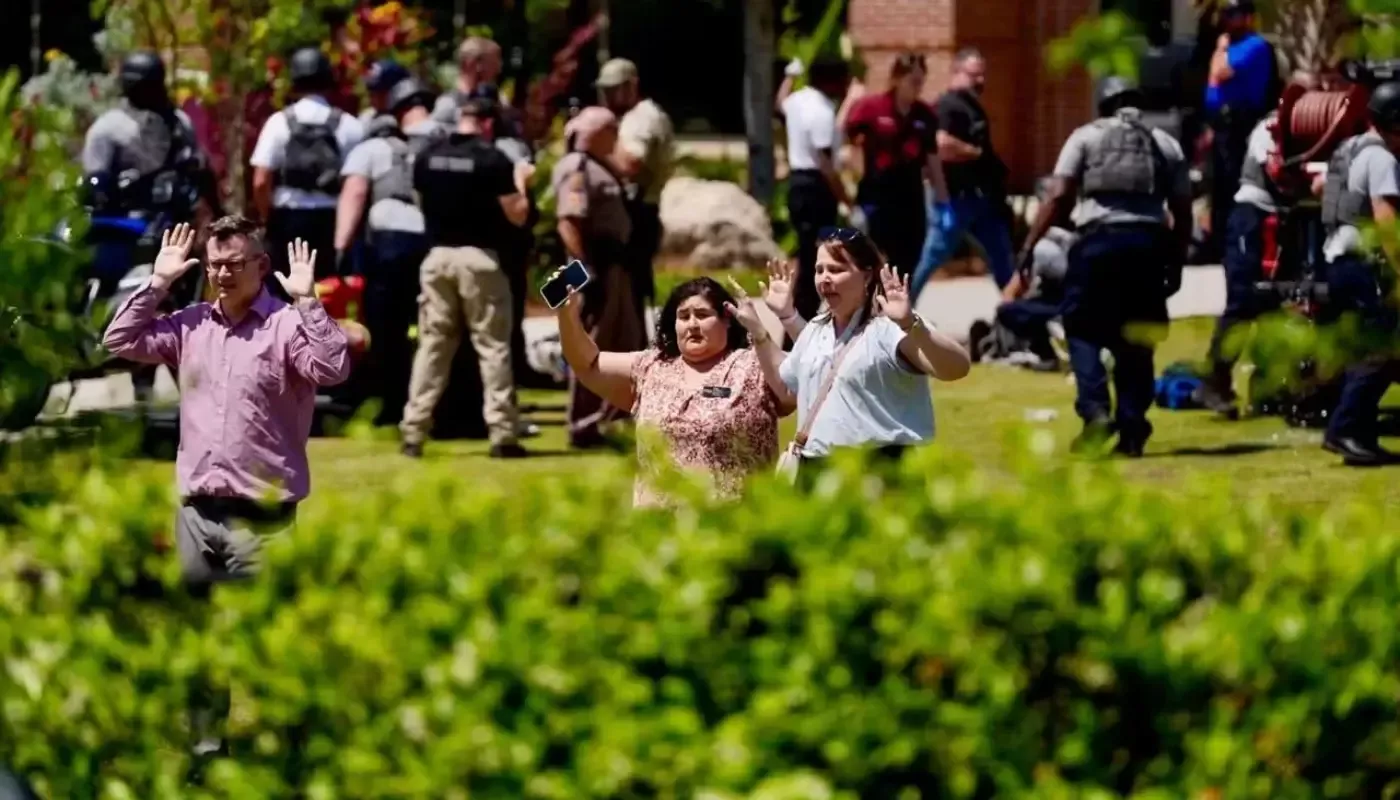 Floridadagi universitetda politsiyachining o‘g‘li otishma sodir etdi (video)